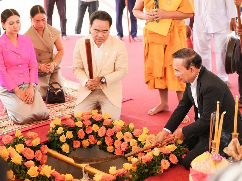 Peng Huoth leadership laying the first stone at the Boeung Snor groundbreaking ceremony