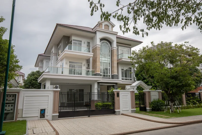Completed three-storey villa with gated frontage at The Star Natural