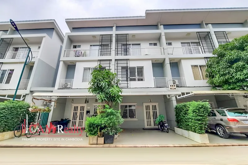 Street view of completed three-storey link villas at The Star Premier
