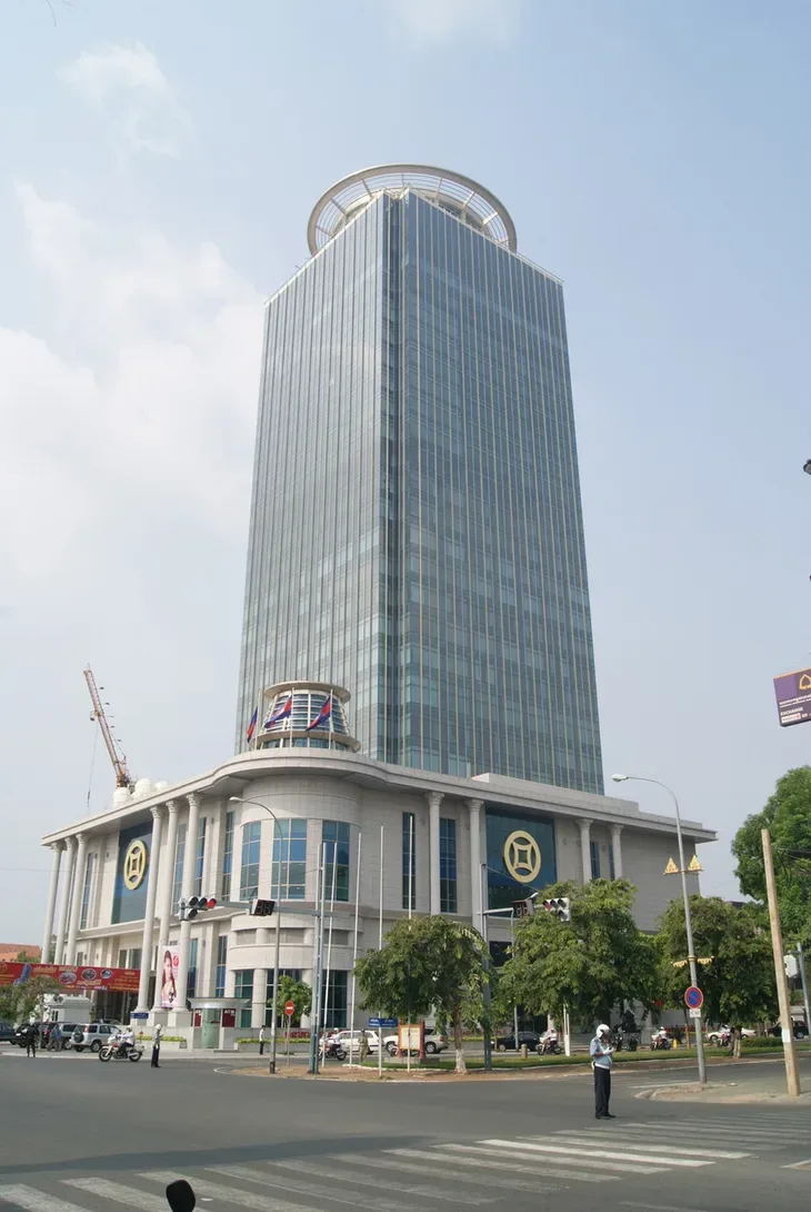Street-level view of Canadia Tower at the corner of Monivong Boulevard and Ang Duong Street, Daun Penh